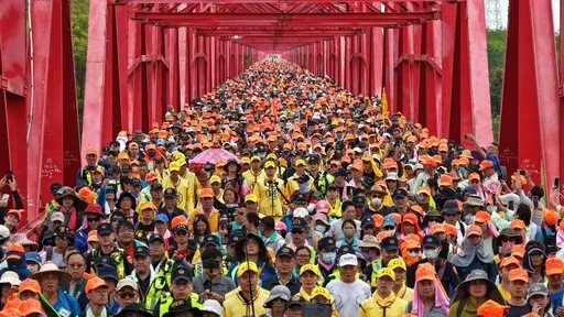 白沙屯媽祖進雲林　西螺大橋「萬頭攢動」畫面曝光　