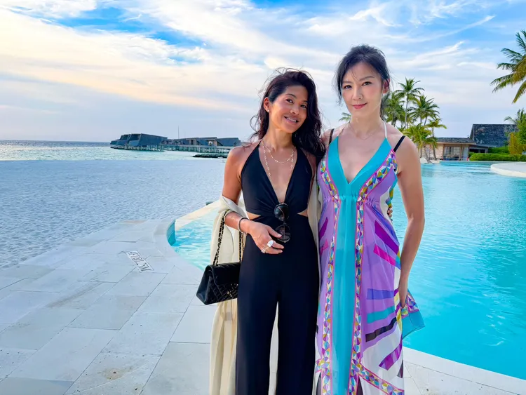 林熙蕾與遠道而來的友人Regina合影。