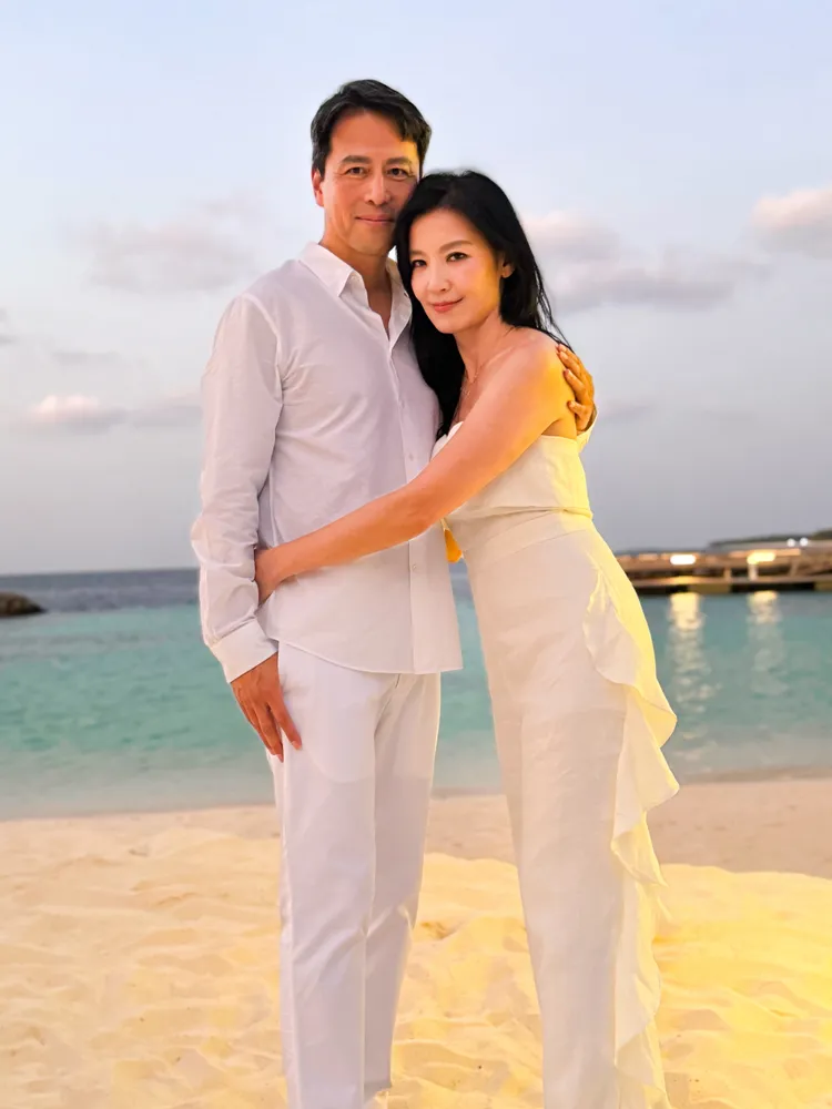 林熙蕾與老公Chris復刻15年前婚禮，十分浪漫。