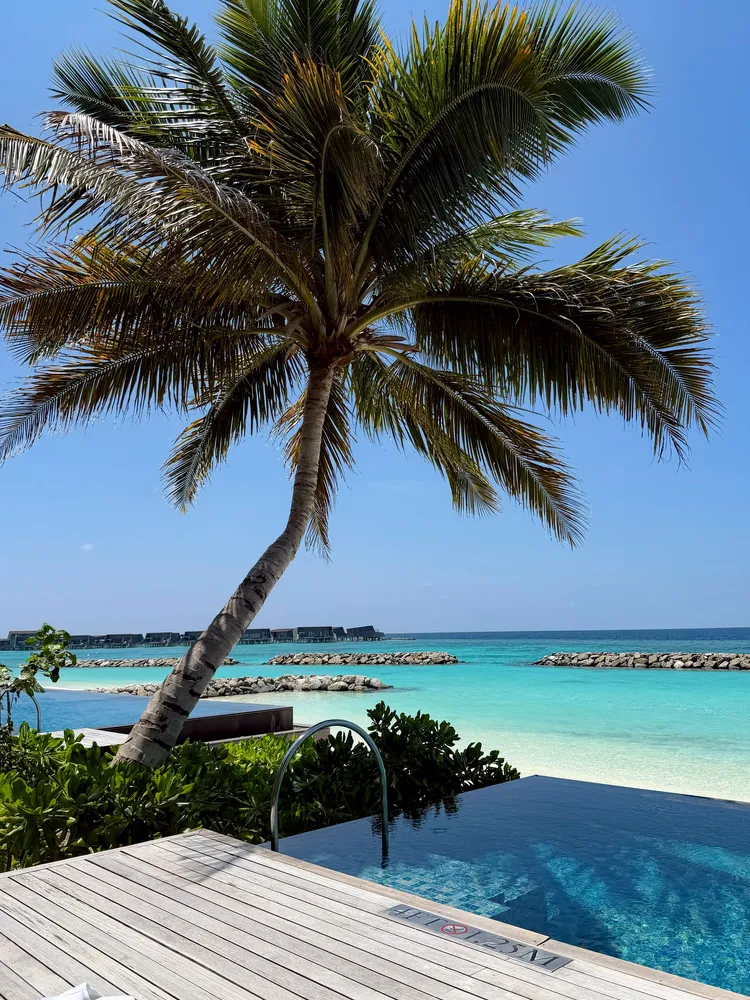 馬爾地夫海天一色的美景。