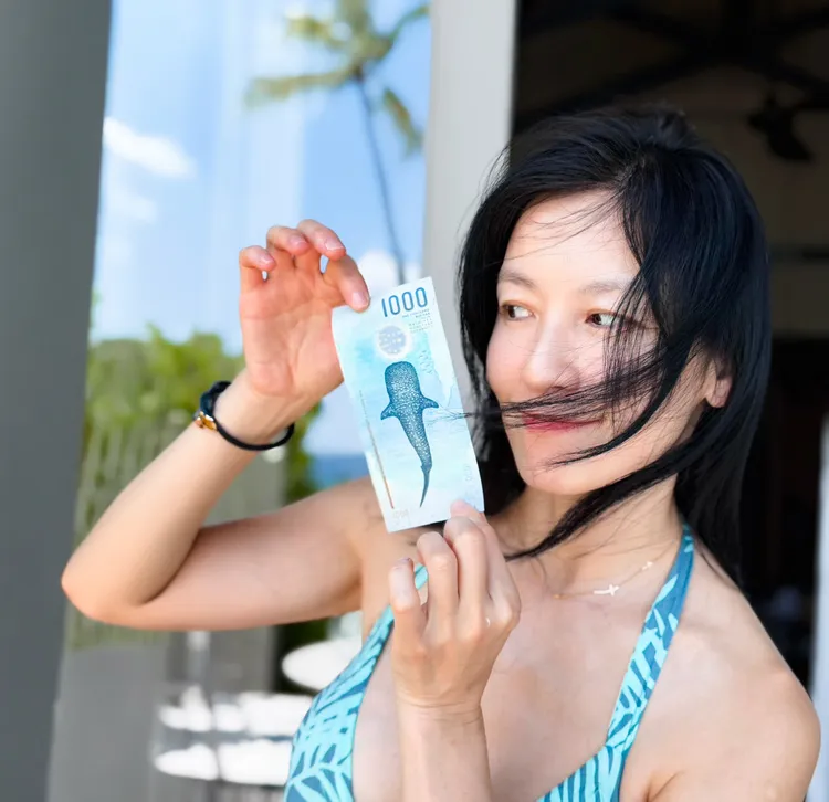 林熙蕾收藏有「全球最美貨幣」稱號的馬爾地夫紙鈔。