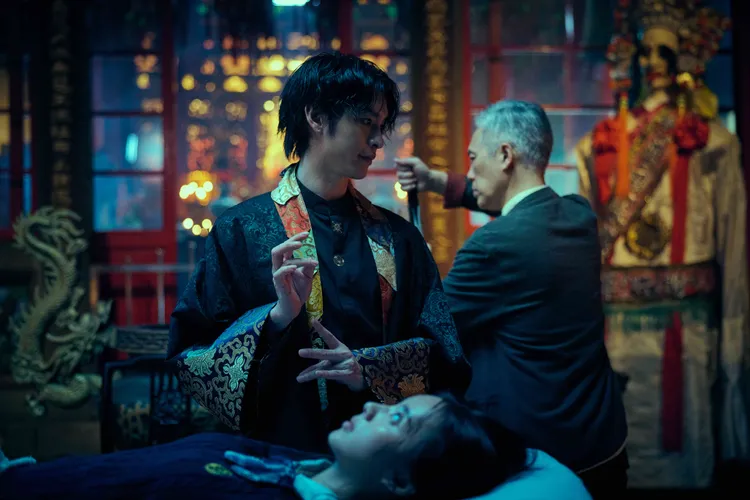 曹佑寧飾演何仙姑乩身。威視電影提供