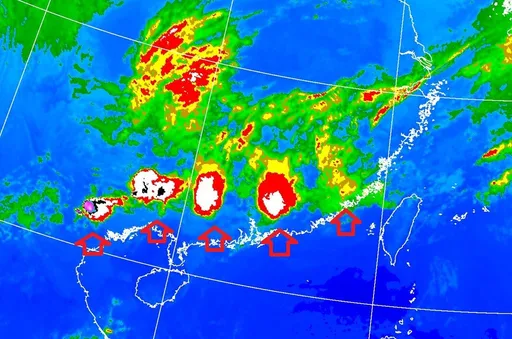 「排隊的雲團」畫面曝光！鄭明典：到梅雨季是致災豪雨特徵