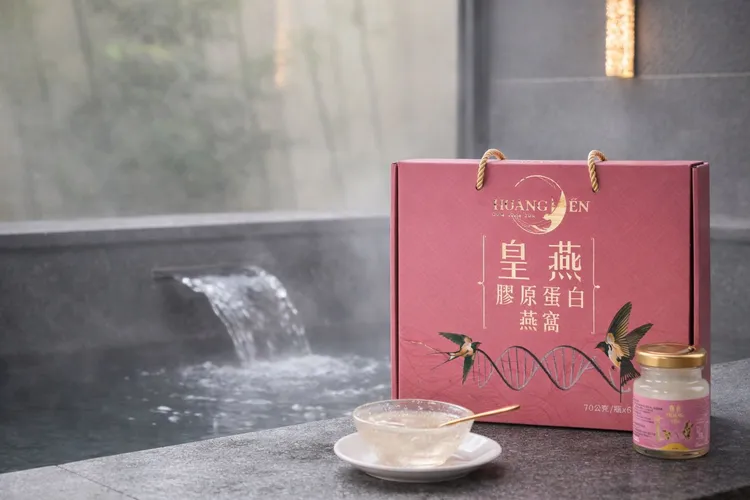 北投晶泉丰旅周年慶現場購券滿額，即贈皇燕燕窩禮盒等好禮回饋旅客。晶泉丰旅提供