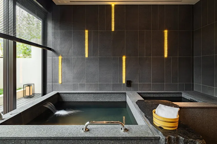 北投晶泉丰旅首次推出泉悅湯屋優惠套票，折扣約五折，適合2至4人家庭泡湯體驗。晶泉丰旅提供