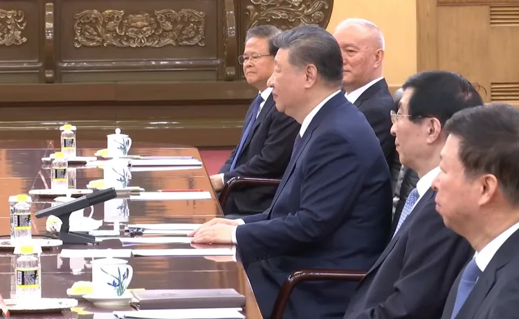 中國共產黨方面出席人員，除習近平外，還包括中共中央政治局常委、中央辦公廳主任蔡奇；中共中央政治局常委、全國政協主席王滬寧；中共中央台辦主任宋濤，及中台辦副主任潘賢掌等人。李俊毅翻攝