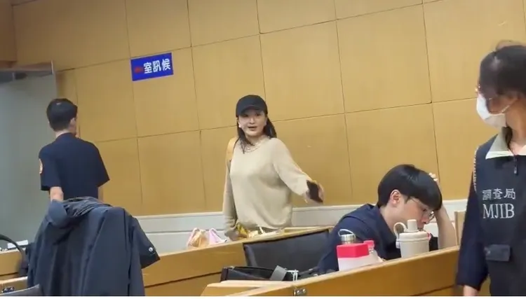 王婉玲昨經檢察官訊問後獲諭令30萬元交保。張欽攝