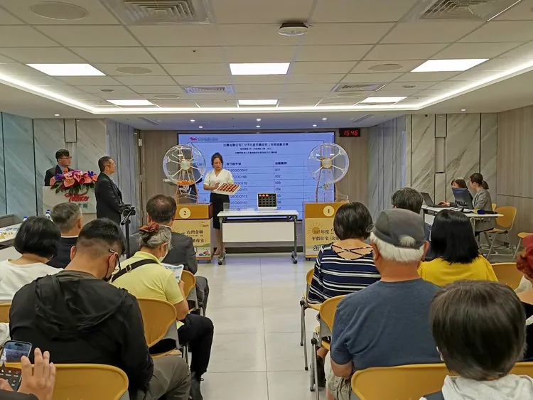 台灣金聯表示，不同於以往全部都開放，今年設限每一人只能投標一個物件，另相較去年共有1730人登記申購86件平價住宅，今年因取消參加獎，因此登記人數減半僅573人。許麗珍攝