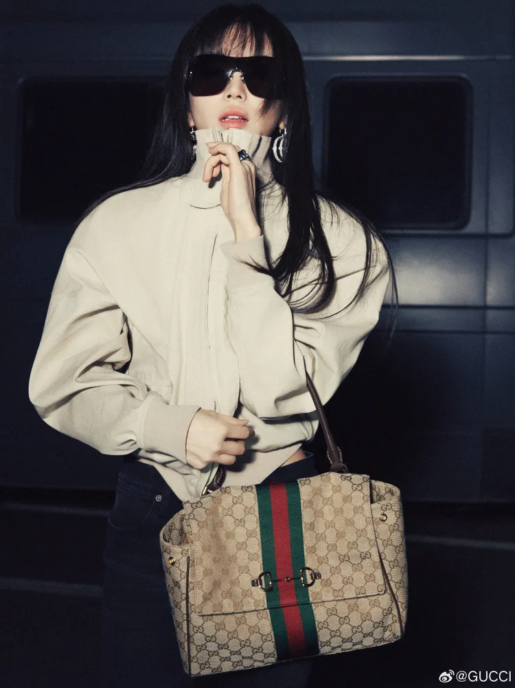 田曦薇身穿Generation Gucci系列，搭配Gucci Paparazzo系列手袋。翻攝GUCCI微博
