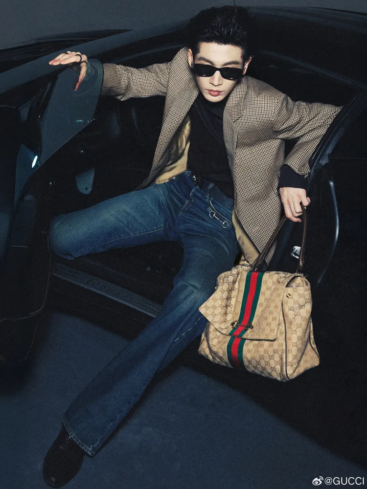 張凌赫服裝為Generation Gucci系列，搭配Gucci Paparazzo系列手袋。翻攝GUCCI微博