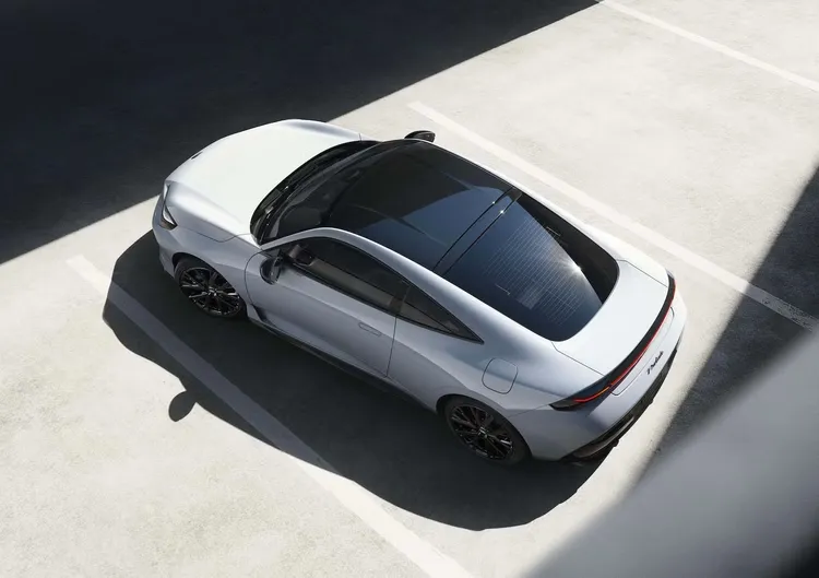 第六代Prelude轉型為油電雙門Coupe，結合通勤與駕馭取向，主要買家以中高齡族群為主，反映經典車系回歸帶動情懷消費效應。原廠照片