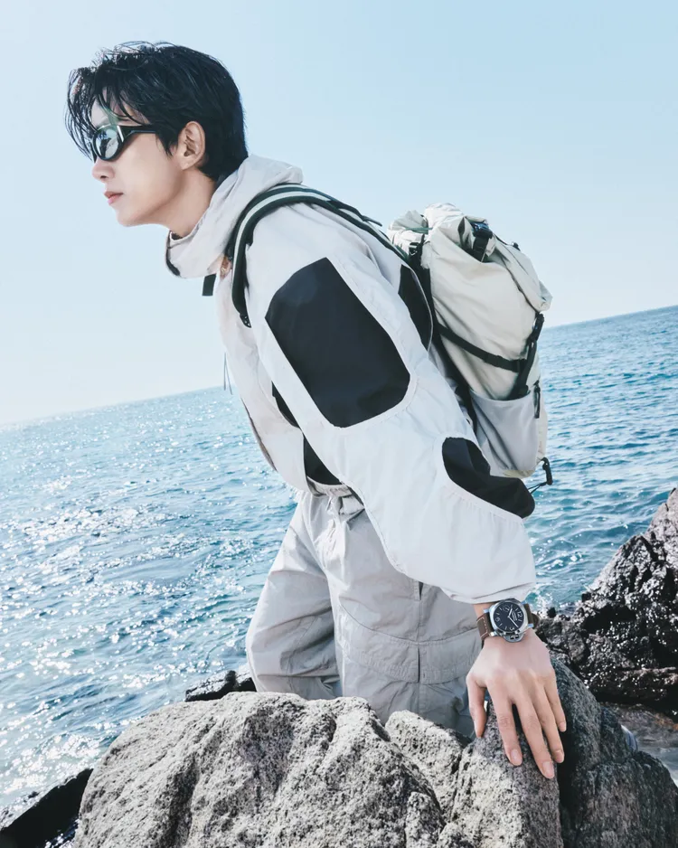 玉澤演配戴沛納海最新Luminor PAM01731腕錶。品牌提供