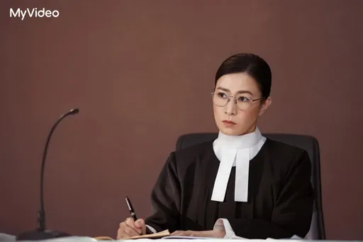 「新聞女王」佘詩曼轉戰法庭！甩「Man姐」形象靠這招