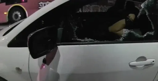 台中警匪追逐！轎車藏毒遭破窗仍竄逃　警成功攔截逮情侶檔