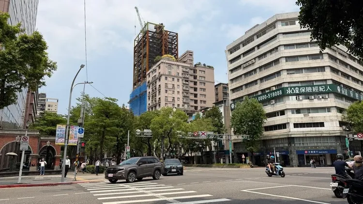 房市歷經一段時間修正後，近期建商已開始讓利。