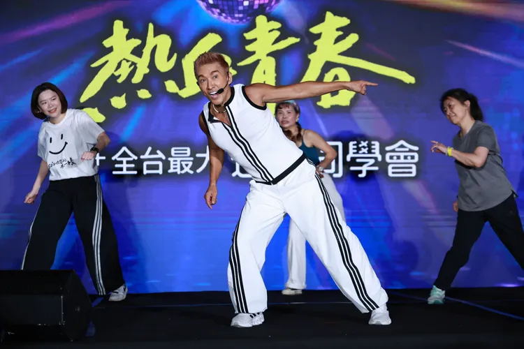 潘若迪鼓勵大家多運動。彭欣偉攝