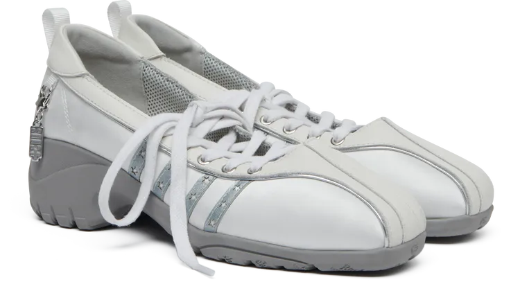 Rockfish Weatherwear X ILLIT BLISS HEEL LACEUP SNEAKERS繫帶芭蕾舞鞋，3780元。品牌提供