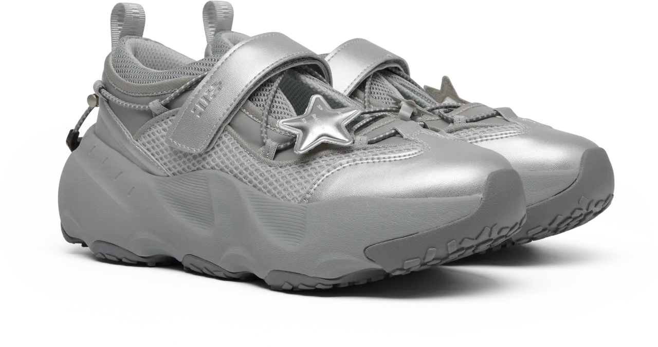 Rockfish Weatherwear X ILLIT BRYN VELCRO SNEAKERS V2瑪莉珍運動鞋，3980元。品牌提供