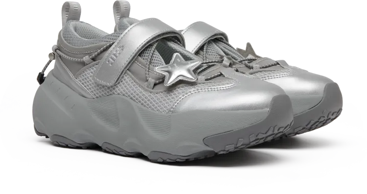 Rockfish Weatherwear X ILLIT BRYN VELCRO SNEAKERS V2瑪莉珍運動鞋，3980元。品牌提供