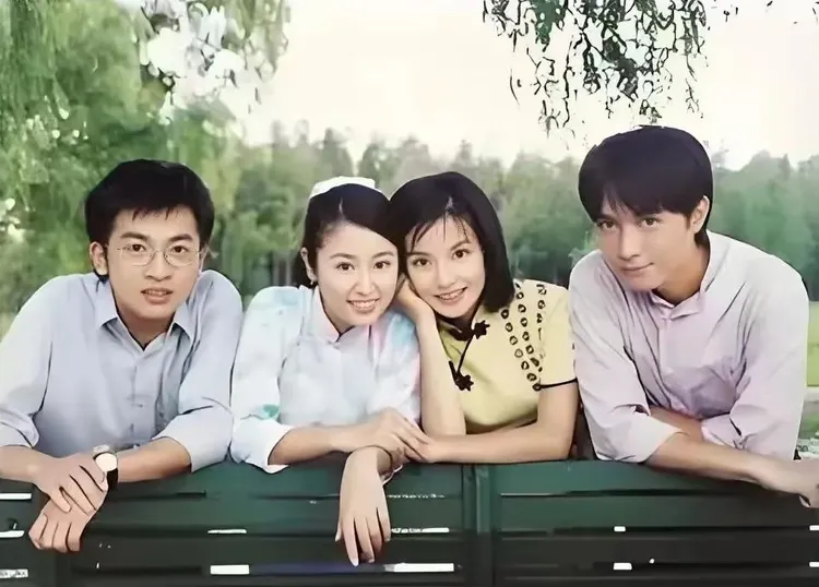 《情深深雨濛濛》在2001年播出，由蘇有朋（左起）、林心如、趙薇、古巨基主演。翻攝微博