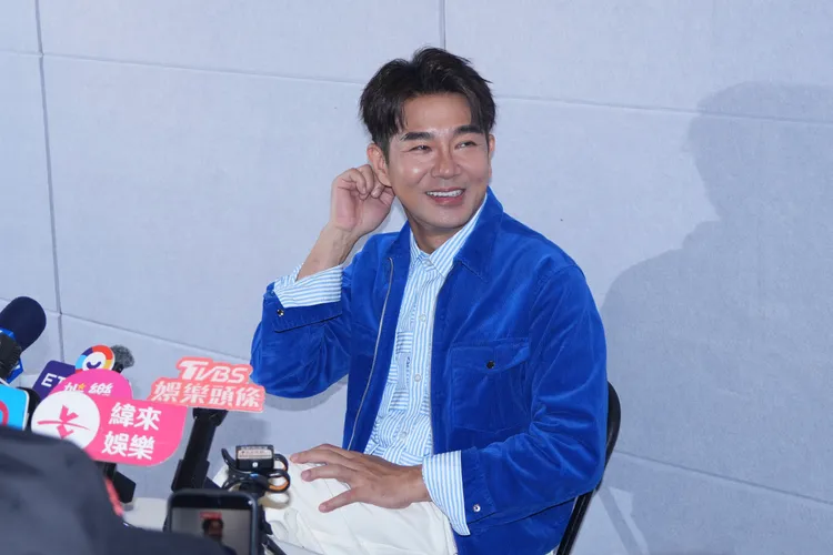 謝承均過年都會包紅包給乾兒女。彭欣偉攝