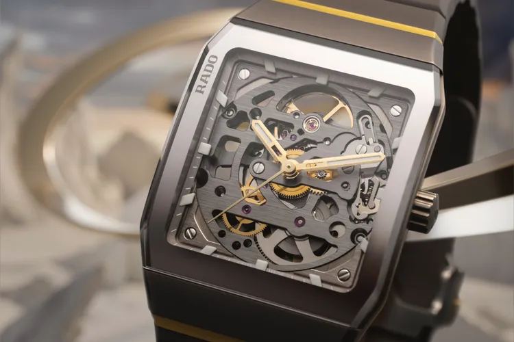 鏤空設計讓錶盤呈現立體迷宮的豐富視覺效果。品牌提供