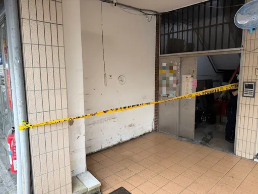 鄰聞異味報警揭悲劇！　失智母守客廳不知子已亡「伴屍」多日
