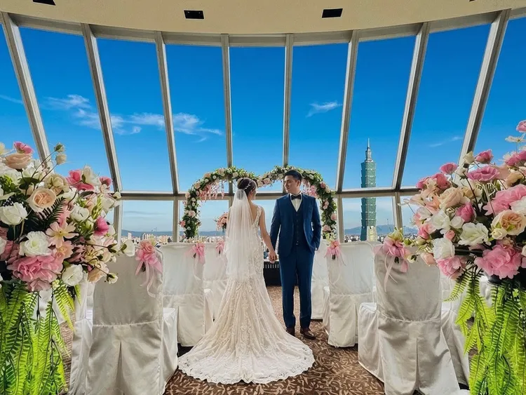 香格里拉會會員尊享「鑽石時刻」全球禮遇，消費滿額可獲額外積分與一年鑽石級會員資格。台北遠東香格里拉提供