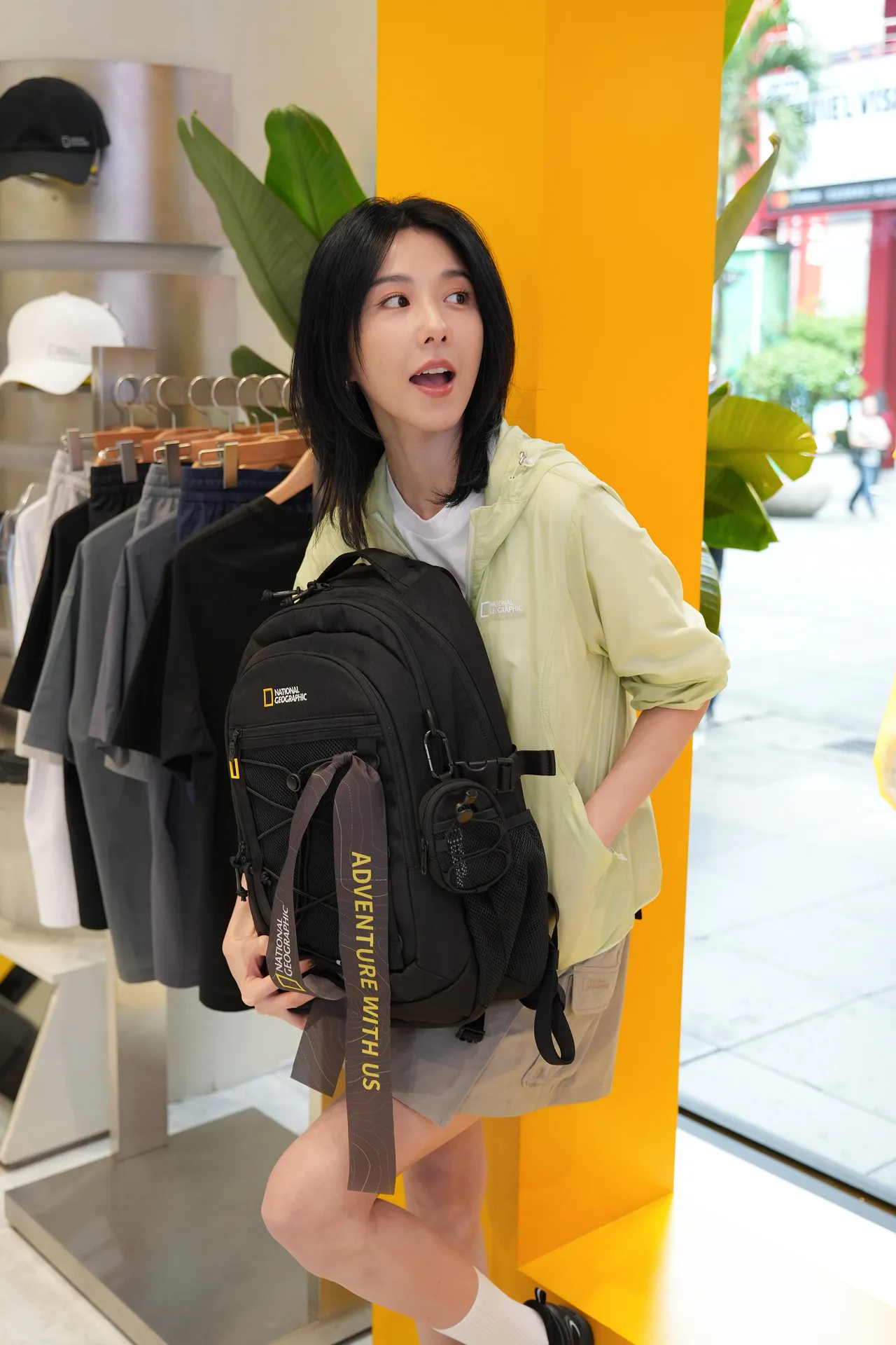 邵雨薇笑說自己已經鎖定國家地理服飾防曬系列。品牌提供