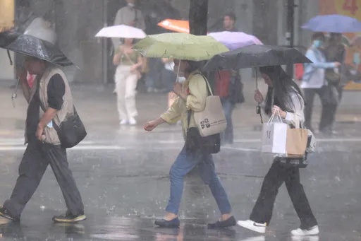 高雄大雷雨！3區警戒　恐伴隨冰雹