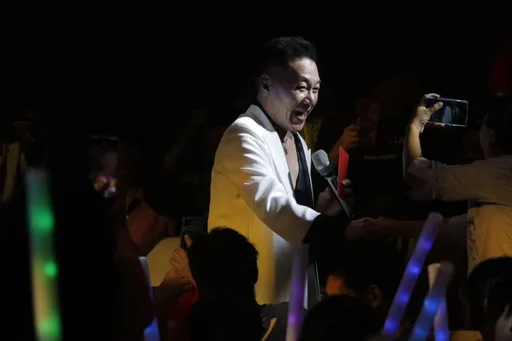 「三金歌王」文章險失明緊急動刀治療　被經紀人狂嗆後懺悔：虧欠台灣　