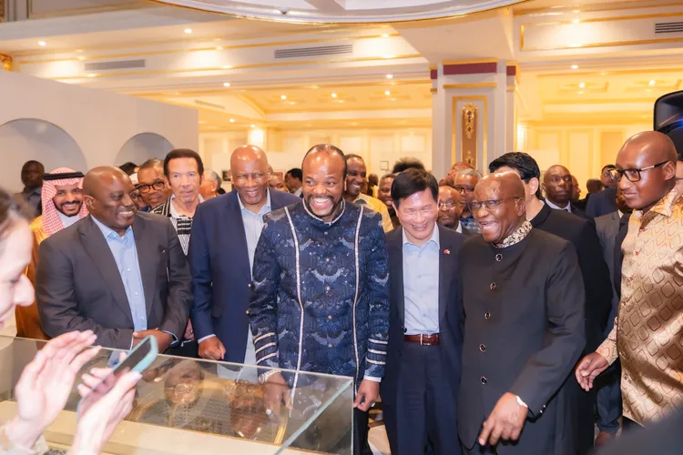 林佳龍說，「越是面對打壓，我們越不退縮，越是身處挑戰，我們越要勇敢前行，持續走向世界，與世界並肩前進。」取自林佳龍臉書