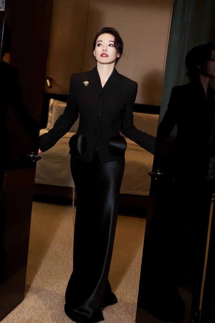 舒淇一身黑亮相紅毯。翻攝微博