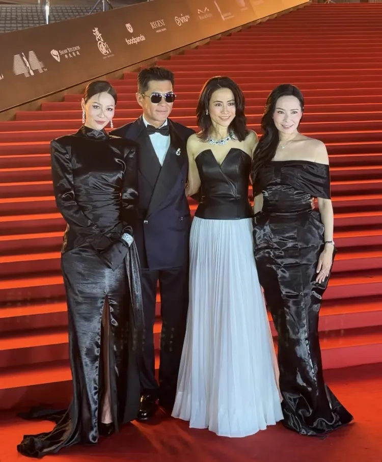 古天樂和宣萱、滕麗名、郭羨妮一同亮相紅毯。翻攝香港電影金像獎iG
