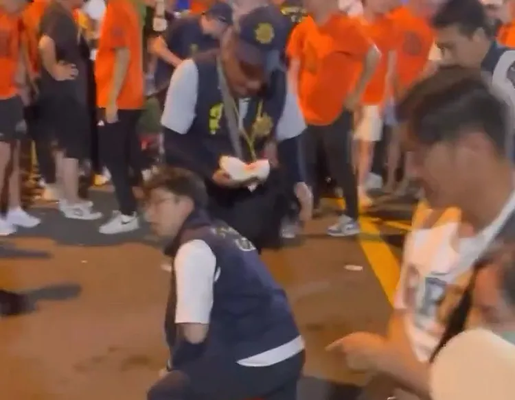 彰化警分局偵查隊長蕭登元鼻樑被打傷，鼻血直流。Threads/jacky.627 提供