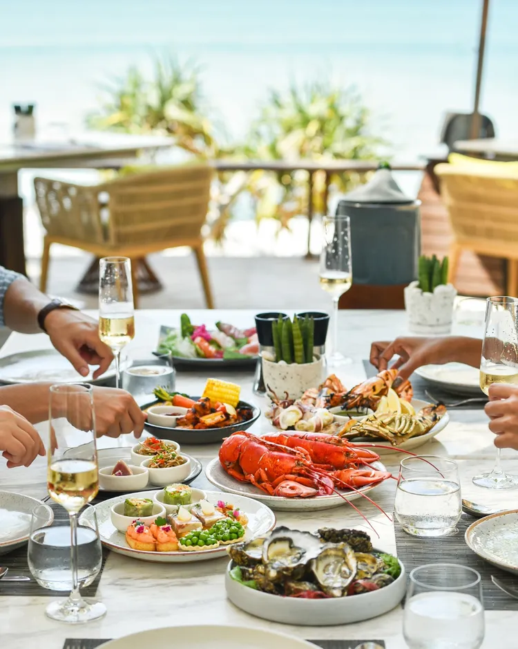 復活節早午餐結合爵士樂與親子互動，呈現輕鬆愉悅的海島節慶場景。業者提供