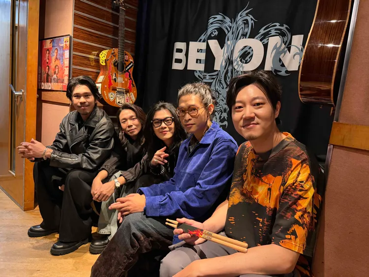 麋先生到Beyond「二樓後座」錄音室朝聖。相信音樂提供