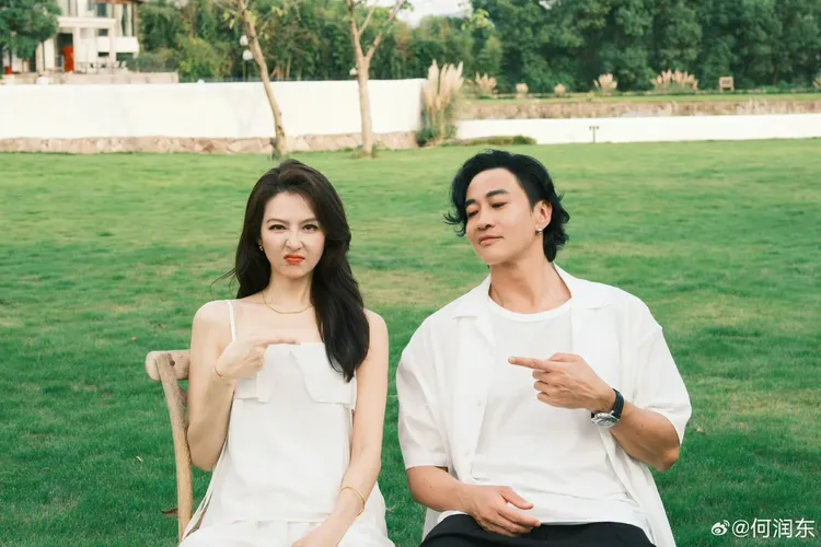 何潤東與Peggy婚後沒有生小孩，仍很恩愛。翻攝自何潤東微博