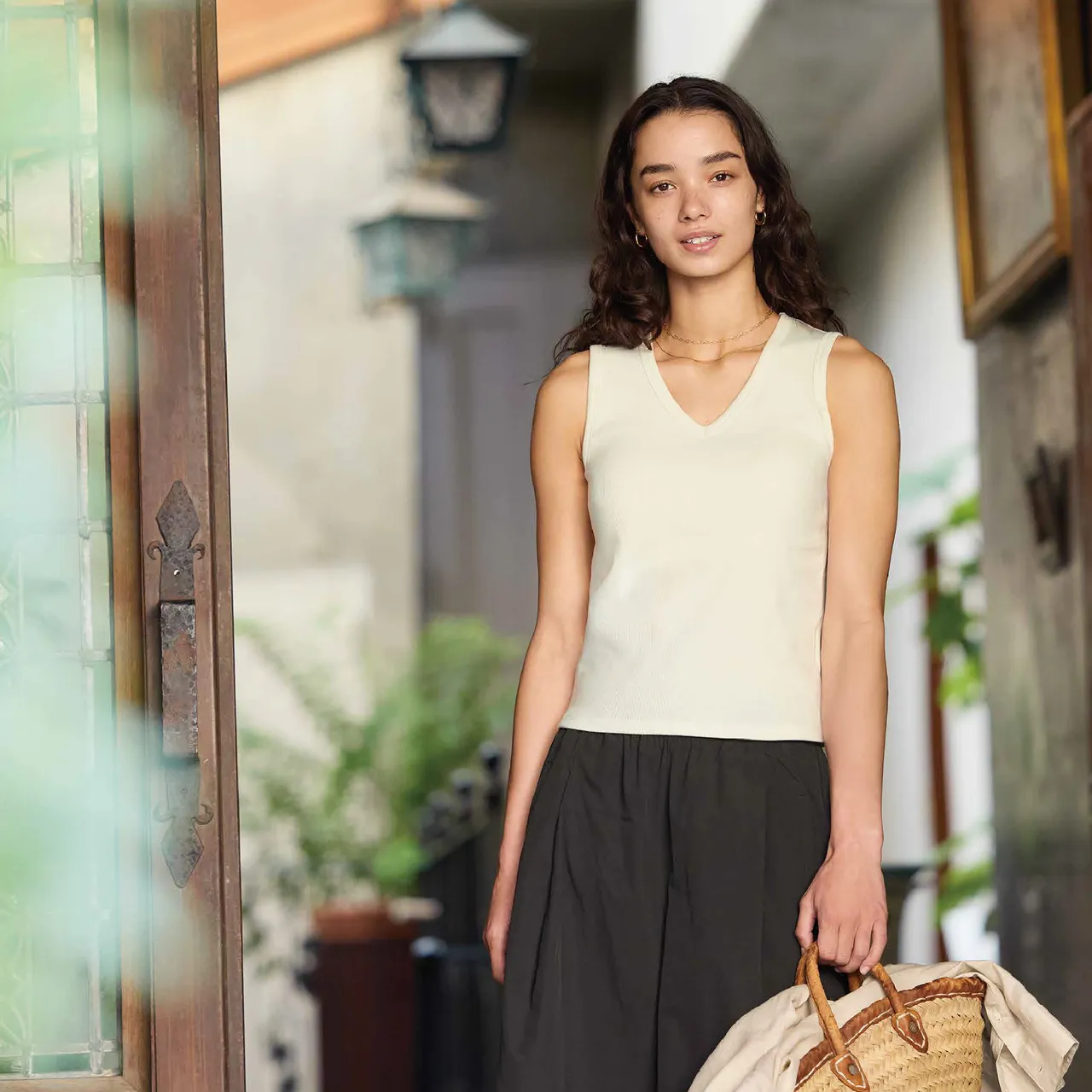 UNIQLO V領BRATOP背心，限定優惠價590元。品牌提供