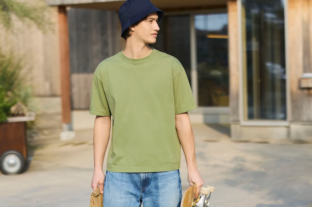 UNIQLO Boxy短版T恤，390元。品牌提供