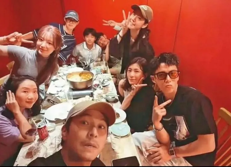 柯震東在2024年時和李李仁、陶晶瑩、賈靜雯、舒華一起聚餐。摘自IG