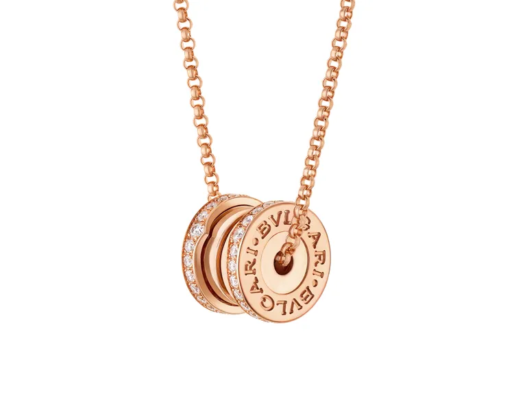 B.zero1系列玫瑰金鑲鑽項鍊。品牌提供