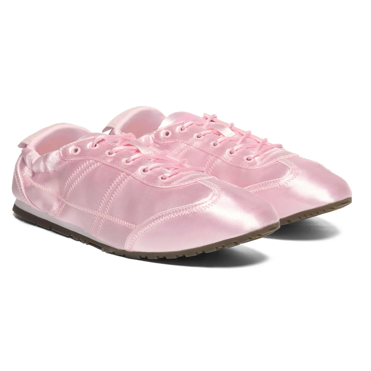 緞面粉色PLABALA，6180元。品牌提供