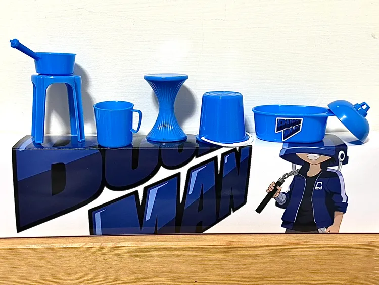 馮德倫贈送的148元港幣《Bucket Man》盲盒內容物。黃閔攝