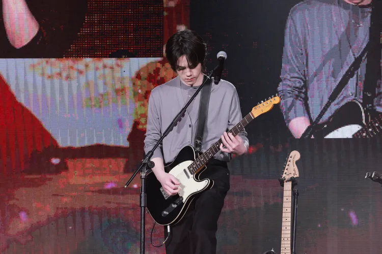 車勳獻唱《We're no different (彼此一般)》。SHOWOFFICE提供