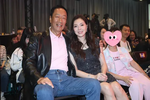 張清芳為長照大樓募資公益開唱　郭台銘夫婦也不缺席