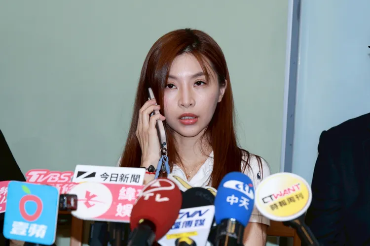 林倪安現場打給其他受害者。彭欣偉攝