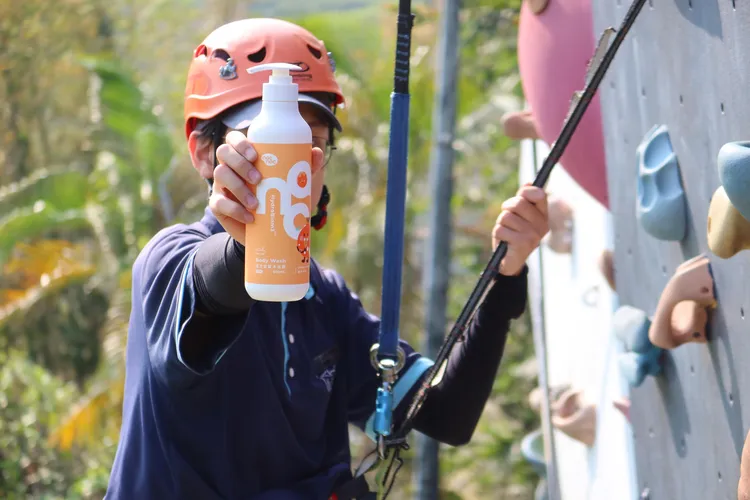 凱撒趣淘漫旅台南推出「冒險小英雄，一童趣探險」住房專案，豪華景觀客房每晚3699元起，享早餐、飯店六項冒險活動再享nac nac活力組。凱撒趣淘漫旅台南提供