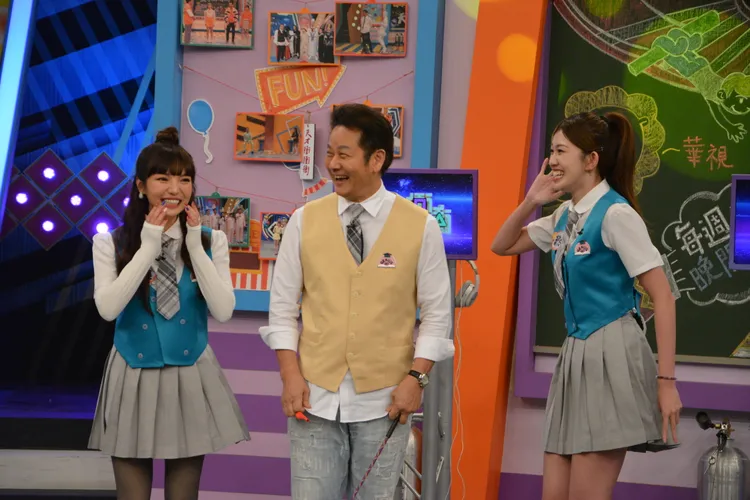 徐乃麟（中）頑皮在旁瘋狂干擾，讓紀欣伶（右）最後崩潰求饒：「我快不行了。」華視提供