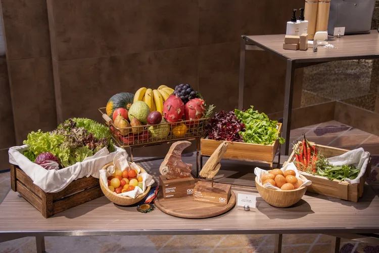 SEEDS 大地義式餐廳自開業以來，即以系統性行動實踐綠色餐飲理念，除了全面選用非籠飼雞蛋，更與屏東小農深度合作，契作面積已擴展至4.5分地。業者提供